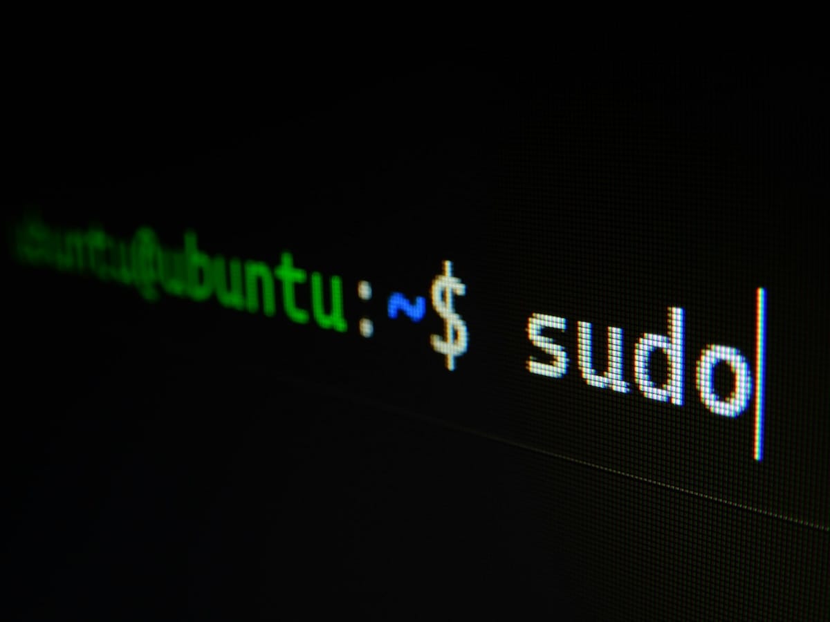 How does an innovative Linux botnet reboot devices to survive?